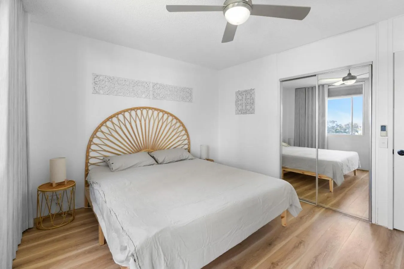 The Suntide - Beachfront 2Bedroom Unit At Central Surfers With Parking And Netflix Gold Coast 0*,  Australia